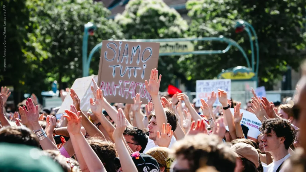 Manifestantes protestaram neste fim de semana em Paris (foto) e Toulouse contra o avanço da ultradireita