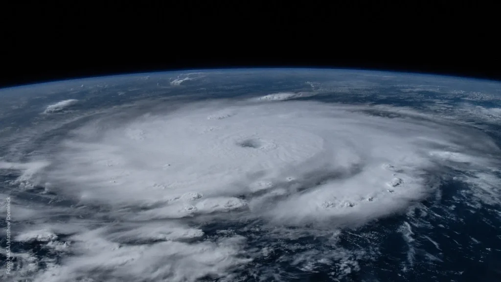 Imagem da NASA mostra Furacão Beryl sobre as ilhas de Granada: fenômeno atingiu categoria 5 e já matou sete pessoas